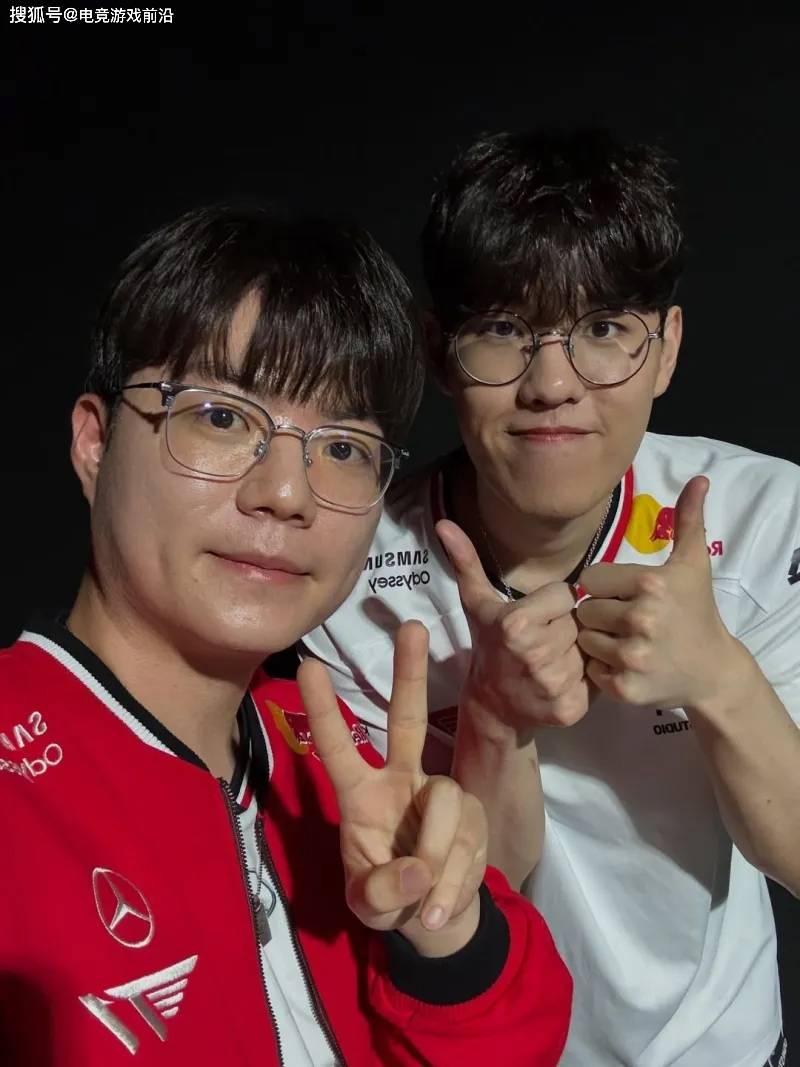 电竞豪门兄弟情！T1无畏契约选手与LOL天团合体营业