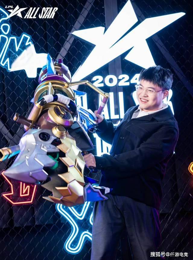 JackeyLove也(yě)因傷(shāng)病暫(zàn)时休息！Rita被质疑(yí)不配拿最佳解说
